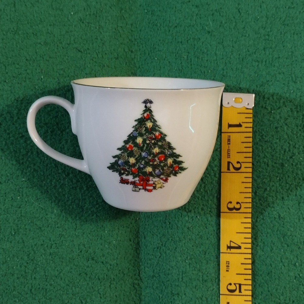 Festive Christmas Tree Mugs - Set of 3 - Picture 3 of 7